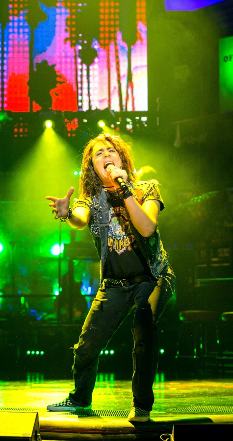 picture of Noel Sullivan as rock star wannabe Drew